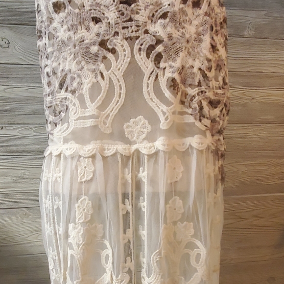 Origami Lace Vest - Picture 5 of 6